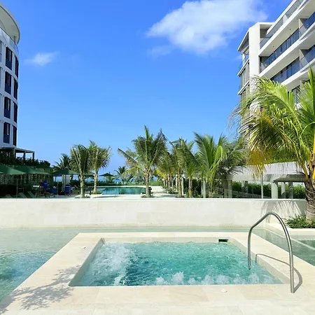 Premium - Beachfront - Luxury Apartment *